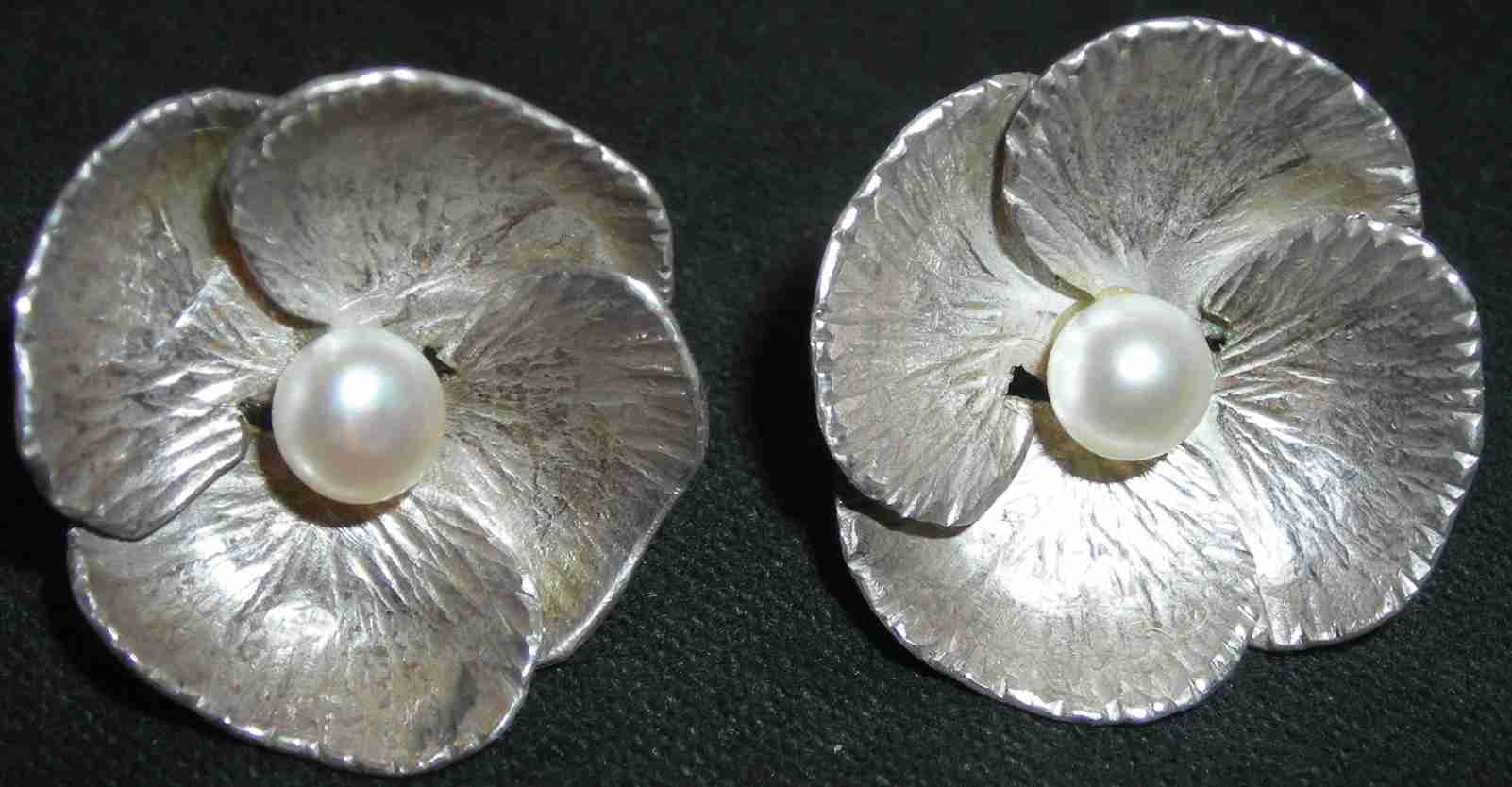 orecchini.jpg (62931 byte)