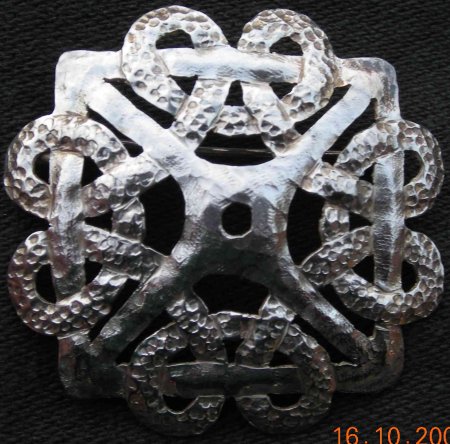 spilla.jpg (57710 byte)